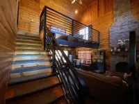 Charming 3-bedroom cabin with AC and WiFi at Barren River Lake in Lucas, KY