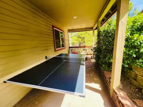 Mountain View Retreat Close to Downtown Flagstaff, Big Deck, Trails Nearby!