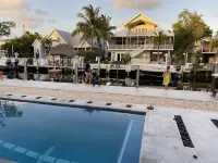 Islamorada Oasis, Luxurious 4 Bedroom 3 Bath Home. Heated Pool! Boat Lift Option - Private Pool
