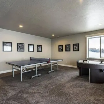 Luxury Lakeview Cabin w/Hot Tub, Pool, Sports Courts, Pickleball, Private Beach!