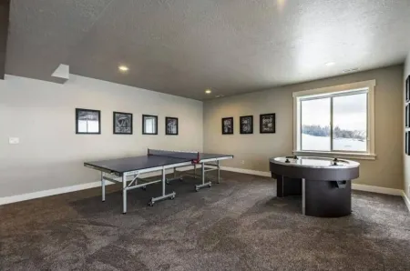 Luxury Lakeview House with Hot Tub, Pools, Pickleball, b-Ball and Private Beach!