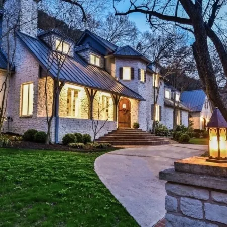 ⭐️Luxury Lake Austin: Chef, Heated Pool, Hot Tub, Waterfront Dock & Pizza Oven⭐️ Отели рядом с достопримечательностью «Озеро Трэвис»