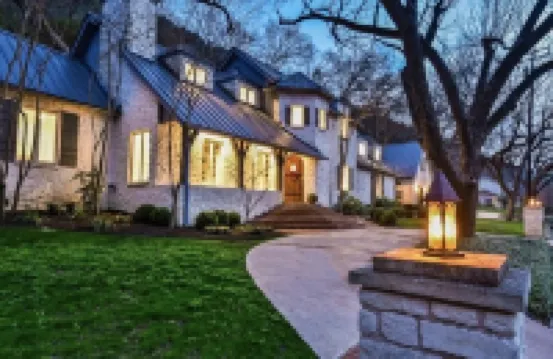 ⭐️Luxury Lake Austin: Chef, Heated Pool, Hot Tub, Waterfront Dock & Pizza Oven⭐️ 트래비스 호 주변 호텔