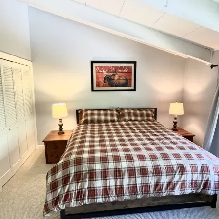 Spacious 3 level townhouse just minutes from the base of Stratton Mountain!