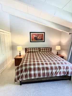 Spacious 3 level townhouse just minutes from the base of Stratton Mountain!