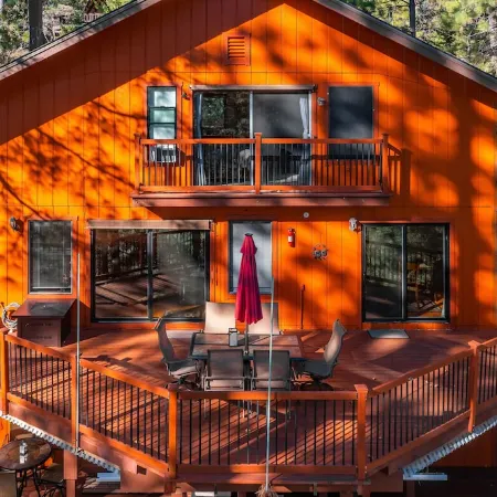 Exquisite Vacation Home with Hot Tub, EV Charger