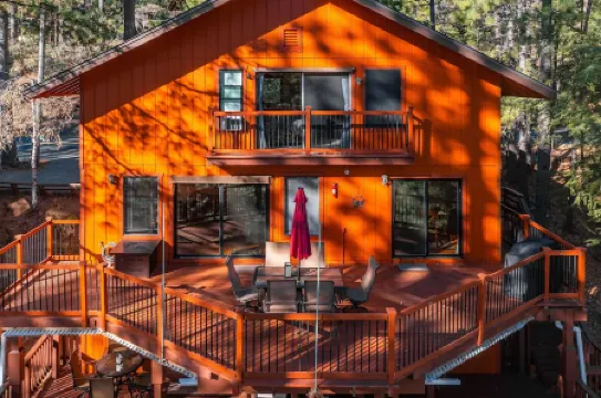 Exquisite Vacation Home with Hot Tub, EV Charger