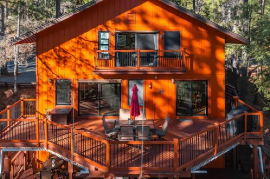 Exquisite Vacation Home with Hot Tub, EV Charger