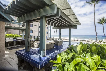 Beautiful Oceanfront Kona Reef Resort Private Top Floor Condo A33, AC throughout