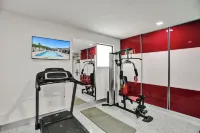 Spacious 5-bedroom Luxury villa with AC and fitness room in fabulous Miami Hotels in Sunset