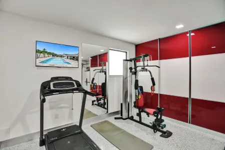Spacious 5-bedroom Luxury villa with AC and fitness room in fabulous Miami