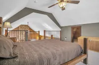 Rustic Cottage Retreat Hotels in Collins