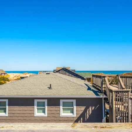 Charming OCEANSIDE Cottage Steps from the Beach in South Nags Head
