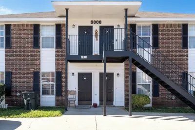 Charming 2-bedroom apartment with WiFi, AC in Killeen