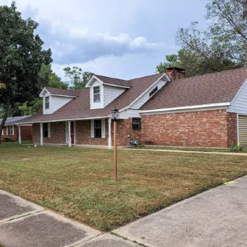 "Abbie's Place: Spacious 4Br Sanctuary with Sunroom and Private Backyard"