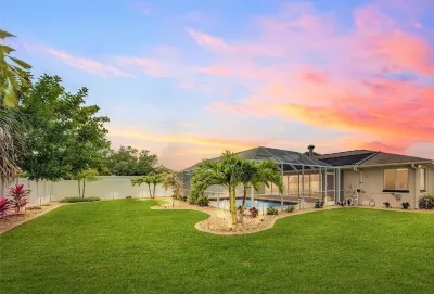 Luxurious Haven: Poolside Paradise for 11, Steps from Punta Gorda's Best! Kidstar Park附近的飯店