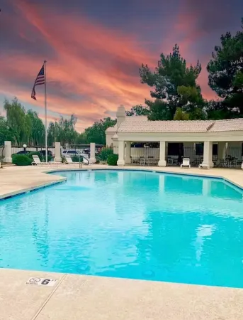 Perfect Chandler Getaway – Cozy Condo in the Heart of the East Valley! Отели в г. Чендлер