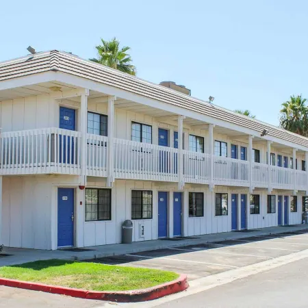 Motel 6 Coalinga, CA - East