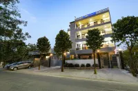 FabHotel RR Premium - Near Medanta Hospital Hotels in Gurugram