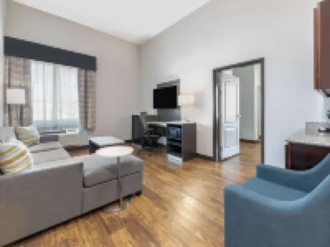 La Quinta Inn & Suites by Wyndham Allen at the Village Hotels in Allen