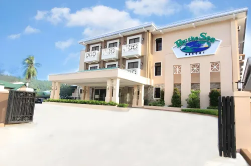 By the Sea Resort Hotel - شاطئ