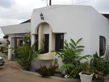 Hill View Hotel West Airport