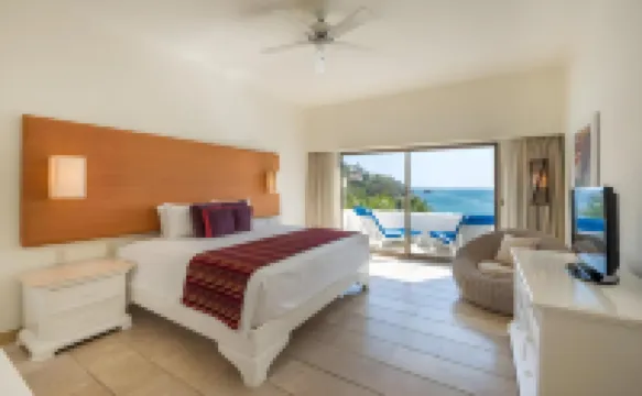 Camino Real Zaashila Huatulco