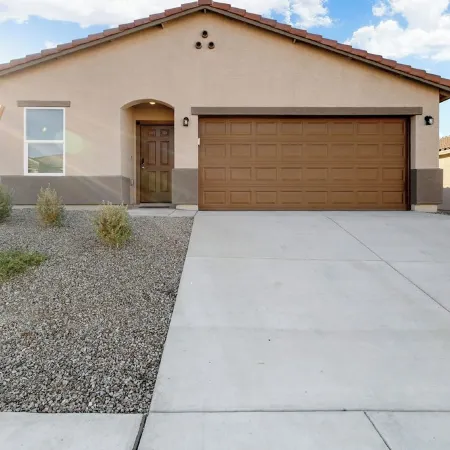 Hilltop Haven 3BD/2BTH in Beautiful Benson, AZ      Pets OK Отели в г. Бенсон
