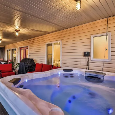 5-star 3-bedroom home with theater and hot tub!