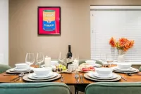 The Coach House, 3 bed apartment with free off-street parking in Ellesmere Port Hotel in zona Designer Outlet Cheshire Oaks