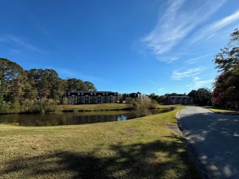 Down to the Wire, Cozy 2-bedroom condo with WiFi and AC in welcoming Auburn