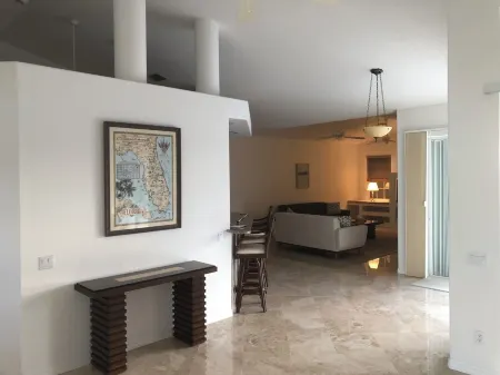 Punta Gorda Isles Canalfront Vacation Home with Private Pool  andBoat Lift Отели в г. Пунта-Горда