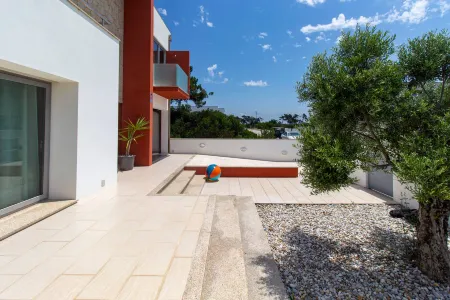 House with heated pool all year round