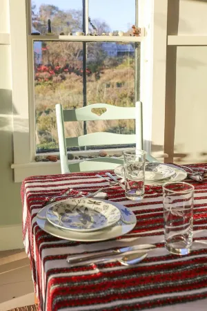 1850’s 5 acre Farm on Lower Mason Pond Отели в г. Waldo County