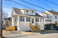 Pleasant and fully furnished 4-bedroom and two bathrooms house in Braintree MA