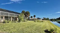 Villa with swimming pool & spa - Poolside Grill, Family-friendly, Water-view - 4-Star