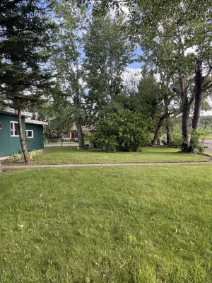 Large Family Home with Private Yard - 3つ星