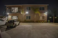 *Cali King Bed * Bright Natural Light * Tall Ceilings * Full Kitchen * Balcony 미드시티 호텔