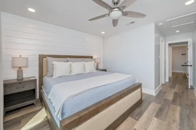 Close to 30A, Close to Pier Park - 2 Bed/2.5 Bath on Beach ~Renovated~