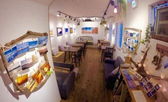 Iza Enoshima Guest House and Bar