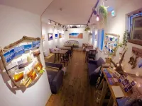 Iza Enoshima Guest House and Bar