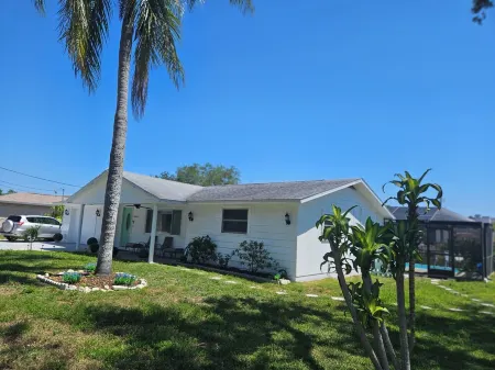 Centrally located quiet neighborhood, private pool, near restaurants & parks