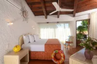 Cabo Blanco Hotel and Marina Hotels in San Patricio
