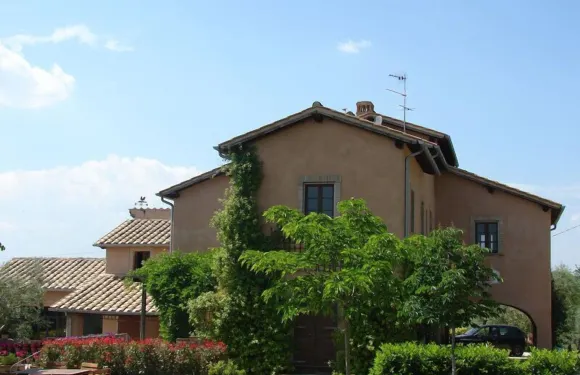 特拉薩比納農莊酒店