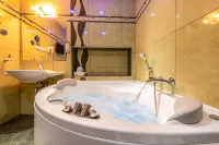 Danubia Gate Hotel - badewanne