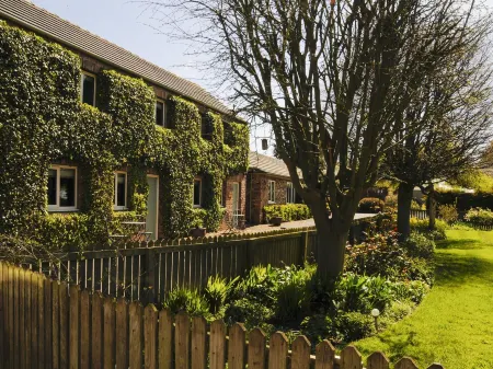 The Poplars Rooms & Cottages