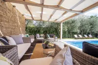 Villa Mirakul - Pools