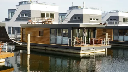 Hausboot Harmonie Hotels in Bitterfeld-Wolfen