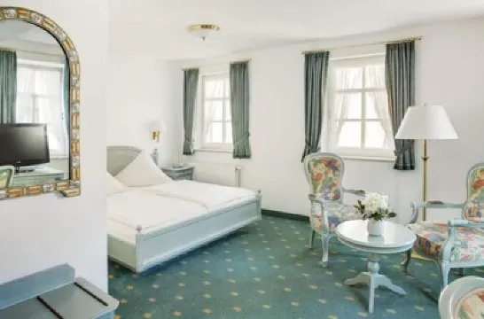 Hotel Garni Residenz am Markt Meißen Hotels near Meissen's Porcelain museum