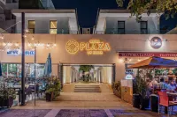 Hotel Plaza by Kavia Отели в г. 